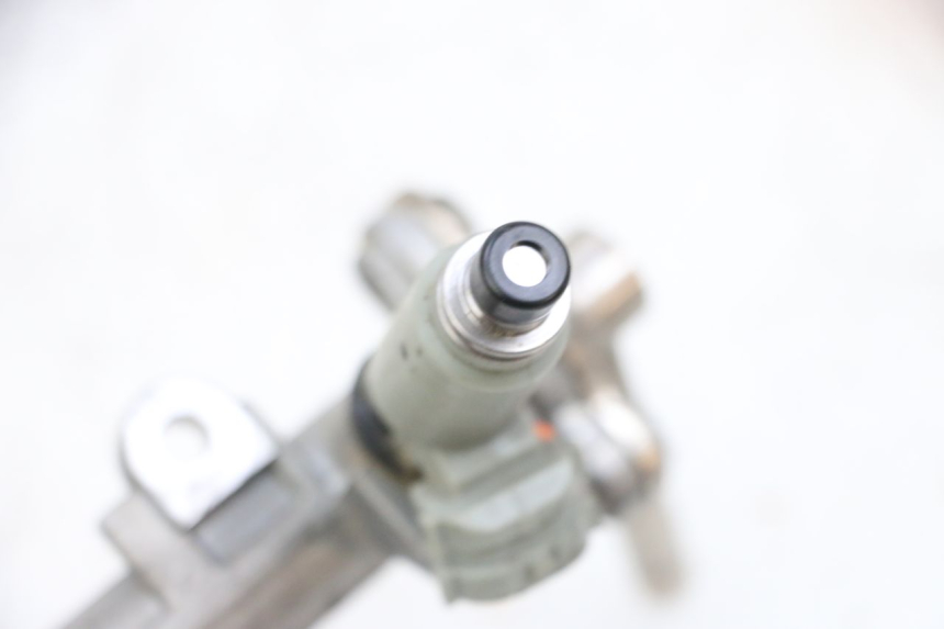 photo de EINSPRITZVENTILE YAMAHA TDM ABS 900 (2002 - 2014) - Detailansicht des Bauteils