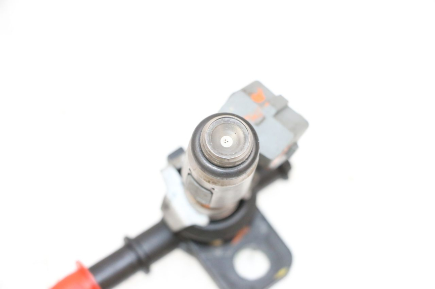 photo de EINSPRITZVENTILE PIAGGIO VESPA GTS SUPER IE 125 (2009 - 2016) - Zoom auf Gebrauchszustand