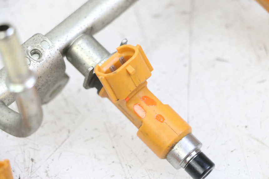 photo de EINSPRITZVENTILE YAMAHA XJ6 ABS 600 (2008 - 2016) - Zoom auf Komponenten