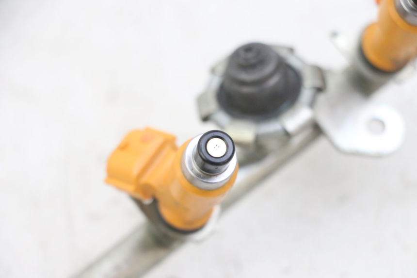 photo de EINSPRITZVENTILE YAMAHA XJ6 ABS 600 (2008 - 2016) - Technische Nahaufnahme