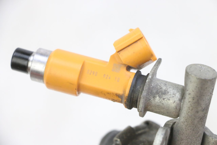 photo de EINSPRITZVENTILE YAMAHA XJ6 ABS 600 (2008 - 2016) - Details der Befestigungspunkte