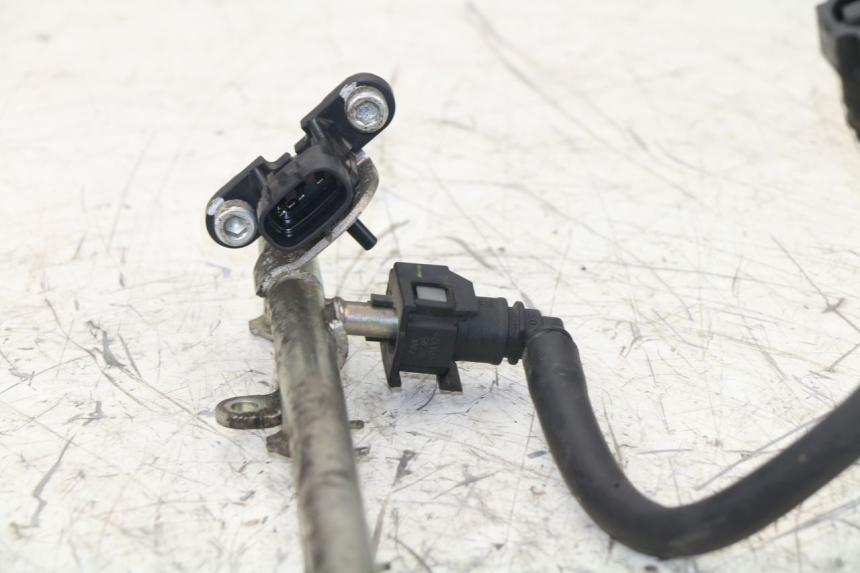 photo de EINSPRITZVENTILE YAMAHA FZ1 FAZER 1000 (2007 - 2009) - Details der Befestigungspunkte