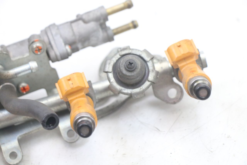 photo de EINSPRITZVENTILE YAMAHA FZ6 FAZER S2 600 (2007 - 2011) - Details der Befestigungspunkte