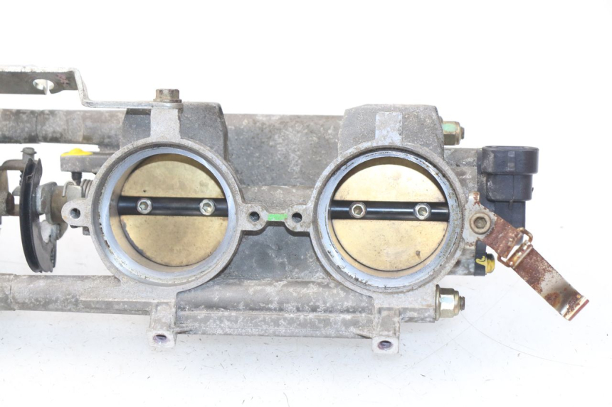 photo de EINSPRITZANLAGE MV AGUSTA BRUTALE R WALLY 910 (2008 - 2008) - Technische Nahaufnahme