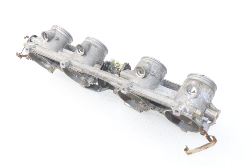 photo de EINSPRITZANLAGE MV AGUSTA BRUTALE R WALLY 910 (2008 - 2008) - Details der Befestigungspunkte