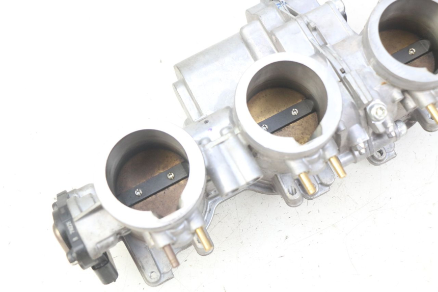 photo de INJEKTION HONDA CB R 1000 (2018 - 2023) - Details der Befestigungspunkte