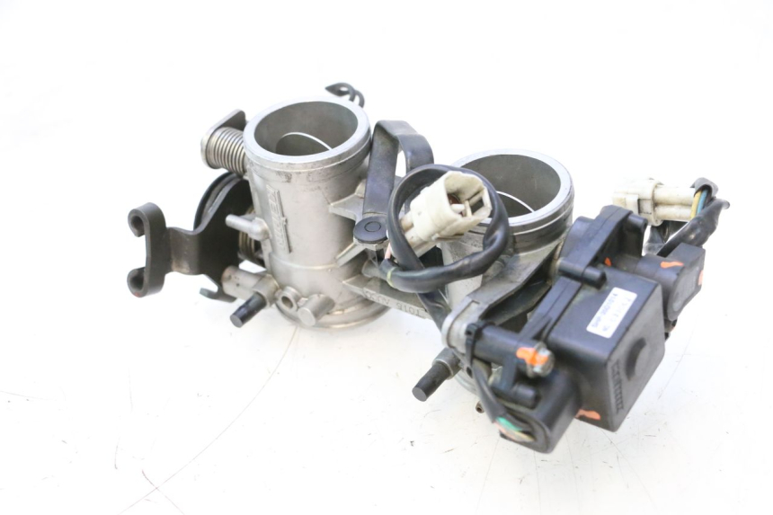 photo de EINSPRITZANLAGE KAWASAKI ER-6 ER6 N 650 (2005 - 2009) - Oberflächenzustand und Material
