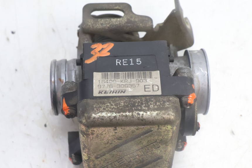 photo de EINSPRITZANLAGE HONDA FES PANTHEON 125 (2003 - 2007) - Oberflächenzustand und Material