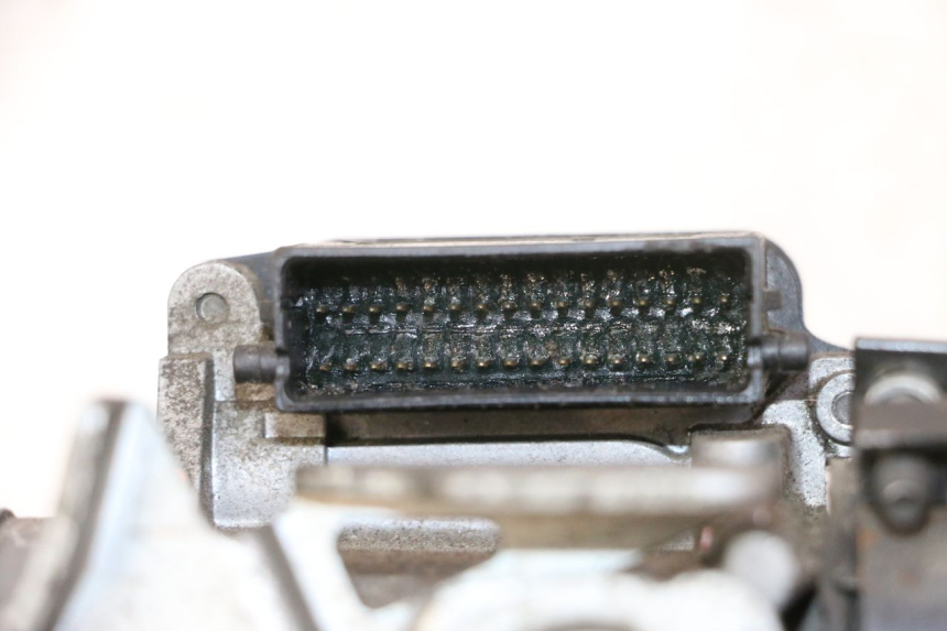 photo de INJECTION HONDA FES S-WING SWING ABS 125 (2007 - 2015) - Weitere Ansicht des Artikels