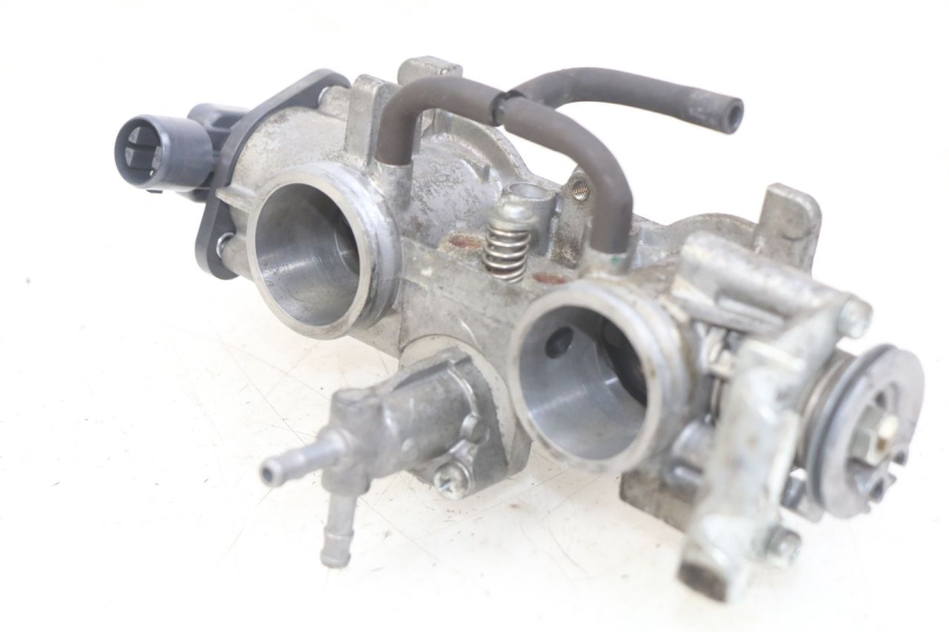 photo de INJEKTION HONDA FJS SILVERWING SILVER WING 400 (2009 - 2016) - Details der Befestigungspunkte