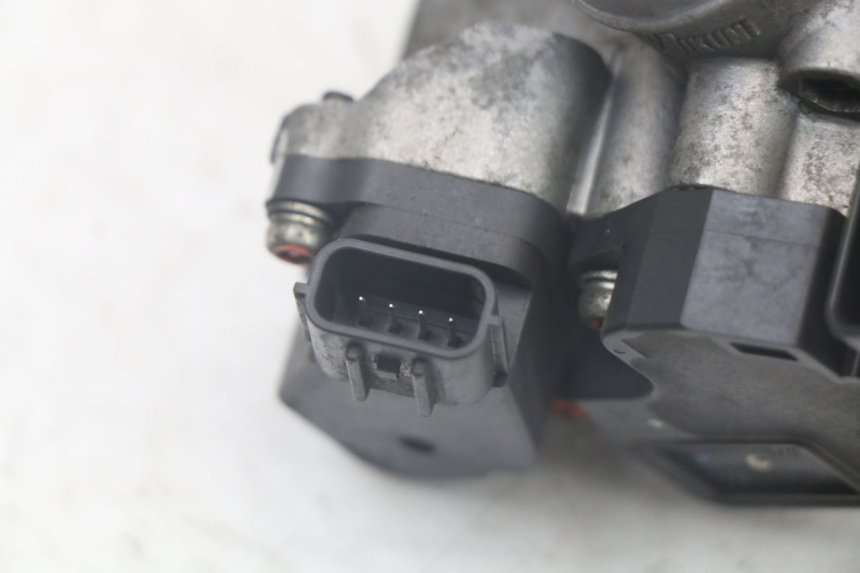 photo de EINSPRITZUNG MBK FLAME X 125 (2004 - 2007) - Details der Befestigungspunkte