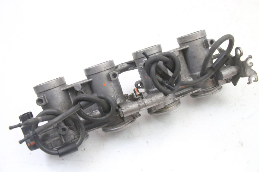 photo de EINSPRITZANLAGE YAMAHA FZ6 FAZER S2 600 (2007 - 2011) - Details der Befestigungspunkte