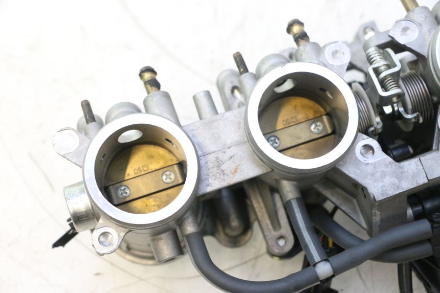photo de EINSPRITZANLAGE YAMAHA FZ8 800 (2010 - 2016) - Hochauflösende Nahaufnahme