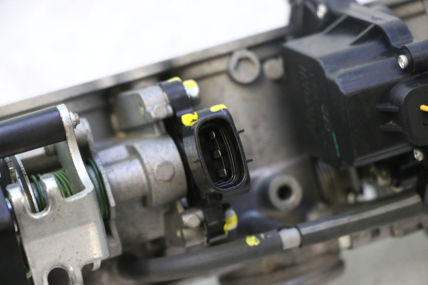 photo de EINSPRITZANLAGE YAMAHA FZ8 800 (2010 - 2016) - Details der Befestigungspunkte