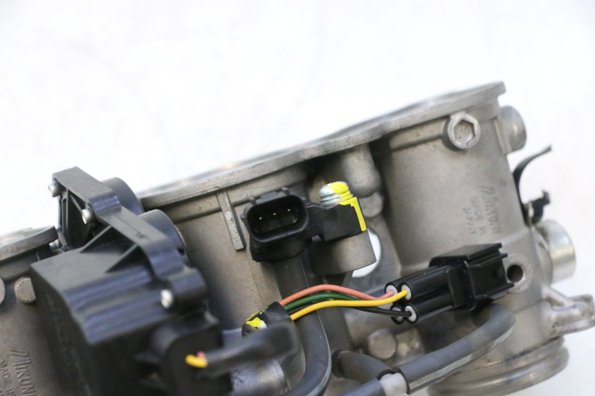 photo de EINSPRITZANLAGE YAMAHA FZ8 800 (2010 - 2016) - Oberflächenzustand und Material