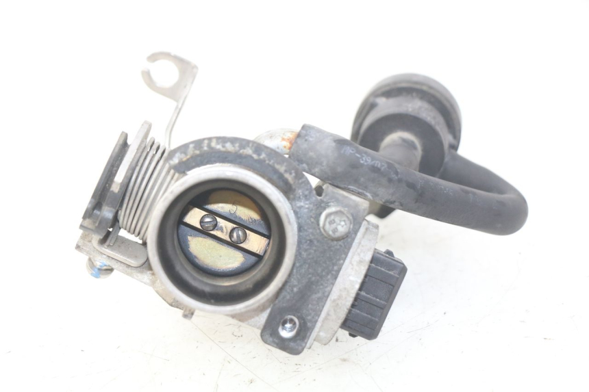 photo de EINSPRITZANLAGE PEUGEOT SATELIS COMPRESSOR K15 125 (2006 - 2009) - Detailansicht des Bauteils