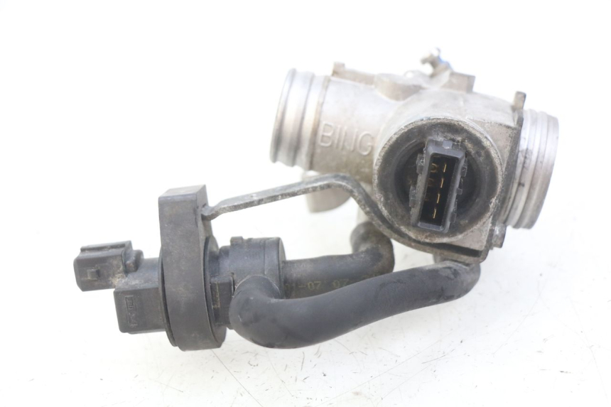 photo de EINSPRITZANLAGE PEUGEOT SATELIS COMPRESSOR K15 125 (2006 - 2009) - Details der Befestigungspunkte