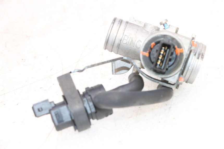 photo de EINSPRITZANLAGE PEUGEOT SATELIS COMPRESSOR K15 125 (2006 - 2009) - Detailansicht des Bauteils