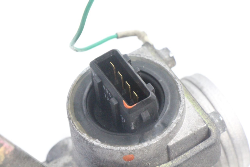 photo de EINSPRITZANLAGE PEUGEOT SATELIS 125 (2006 - 2009) - Details der Befestigungspunkte