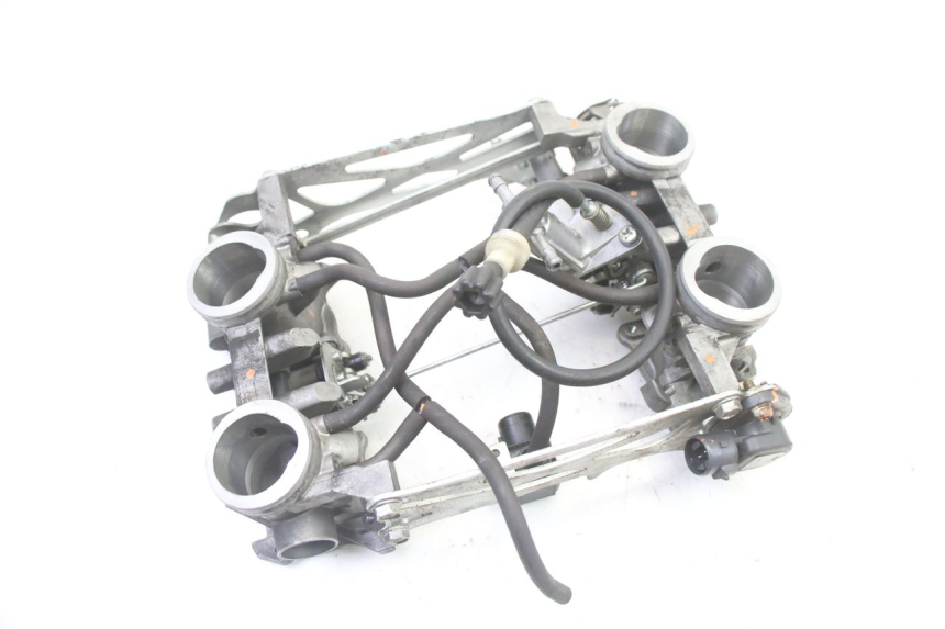 photo de EINSPRITZANLAGE HONDA ST PAN EUROPEAN 1300 (2002 - 2013) - Details der Befestigungspunkte