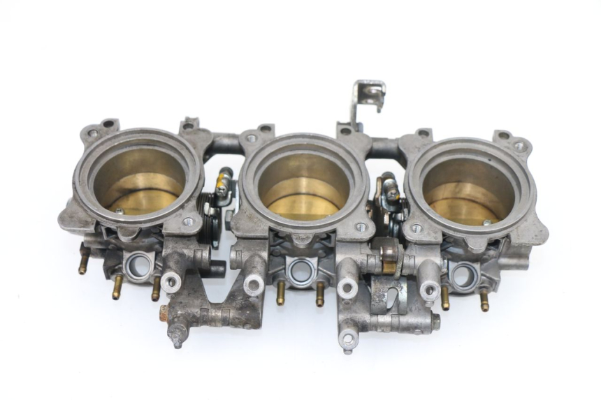 photo de EINSPRITZANLAGE TRIUMPH STREET TRIPLE 675 (2007 - 2012) - Details der Befestigungspunkte