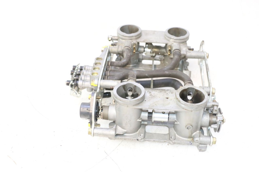 photo de EINSPRITZUNG HONDA VFR FI RC46 800 (1998 - 2001) - Weitere Ansicht des Artikels
