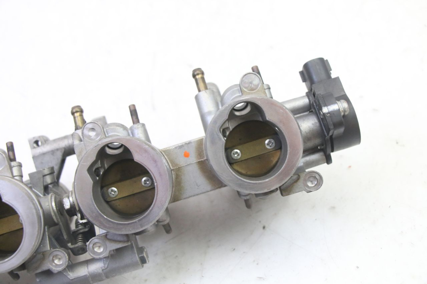 photo de EINSPRITZANLAGE YAMAHA XJ6 ABS 600 (2008 - 2016) - Zoom auf Gebrauchszustand