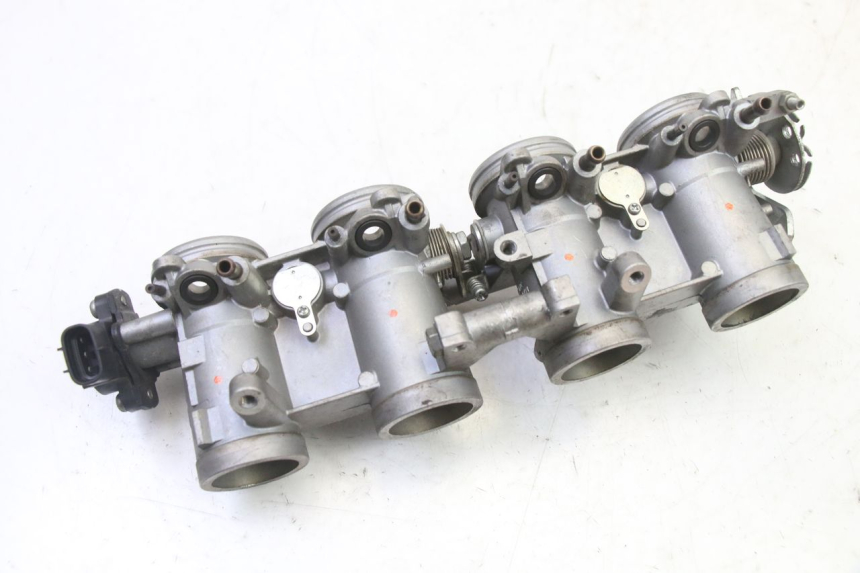 photo de EINSPRITZANLAGE YAMAHA XJ6 ABS 600 (2008 - 2016) - Details der Befestigungspunkte