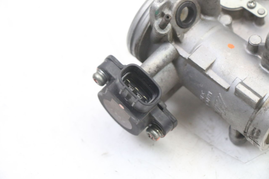 photo de EINSPRITZANLAGE YAMAHA XJ6 600 (2008 - 2016) - Zoom auf Komponenten