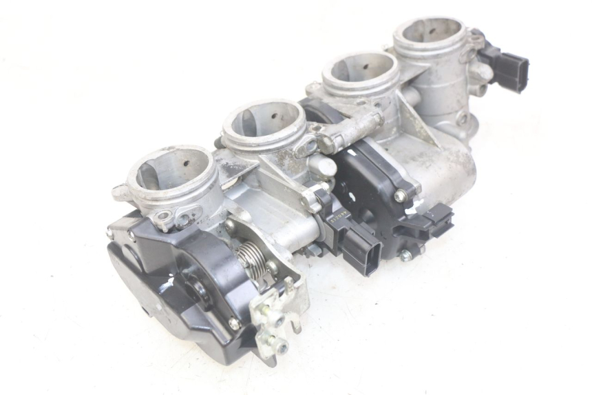 photo de INJECTION YAMAHA YZF R1 1000 (2007 - 2008) - Fokus auf die Struktur