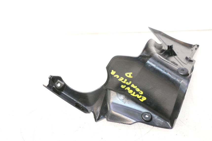 photo de KANZEL INNENVERKLEIDUNG RECHTS YAMAHA FZ8 800 (2010 - 2016) - Details der Befestigungspunkte
