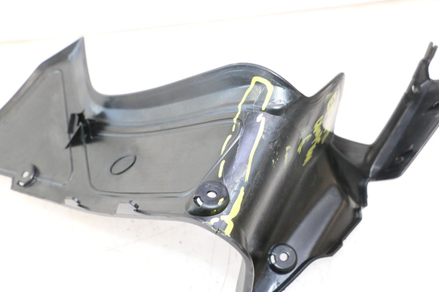 photo de KANZEL INNENVERKLEIDUNG LINKS YAMAHA FZ8 800 (2010 - 2016) - Details der Befestigungspunkte