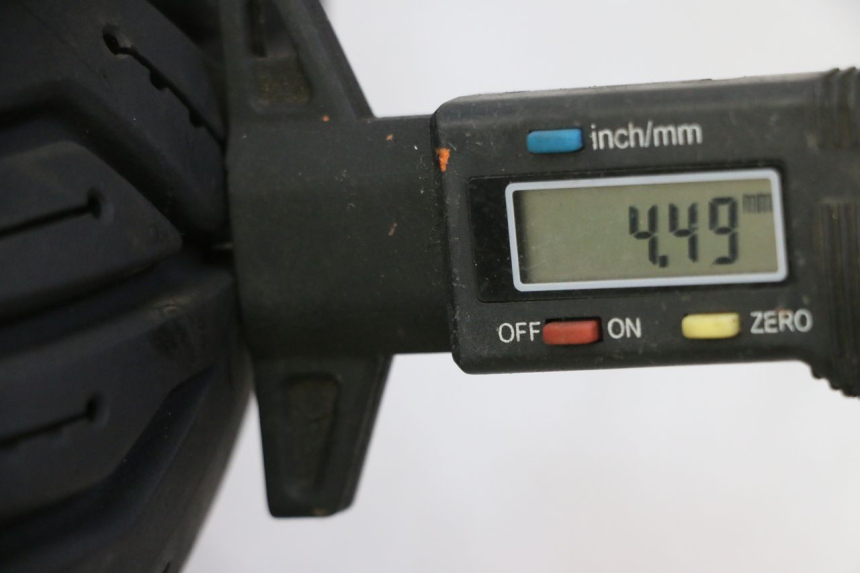 photo de HINTERRADFELGE UND REIFEN QUADRO 4 4D 350 (2015 - 2018) - Detailansicht des Bauteils