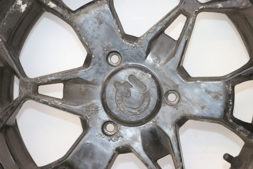 photo de HINTERRADFELGE UND REIFEN QUADRO 4 4D 350 (2015 - 2018) - Hochauflösende Nahaufnahme