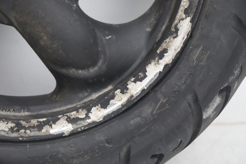 photo de HINTERRADFELGE UND REIFEN KYMCO AGILITY 4T 50 (2005 - 2018) - Oberflächenzustand und Material