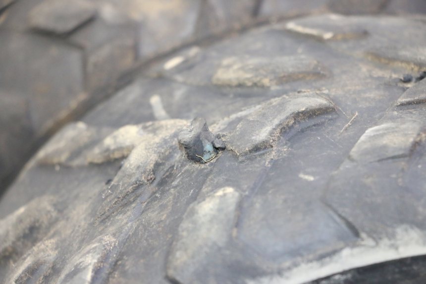 photo de HINTERRADFELGE UND REIFEN KEROX BAZOOKA 110 - Fokus auf die Struktur