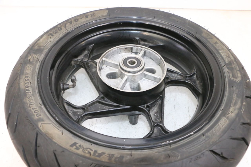 photo de HINTERRADFELGE UND REIFEN MAG POWER BOMBERS 4T 50 (2016 - 2026) - Alternative Perspektive