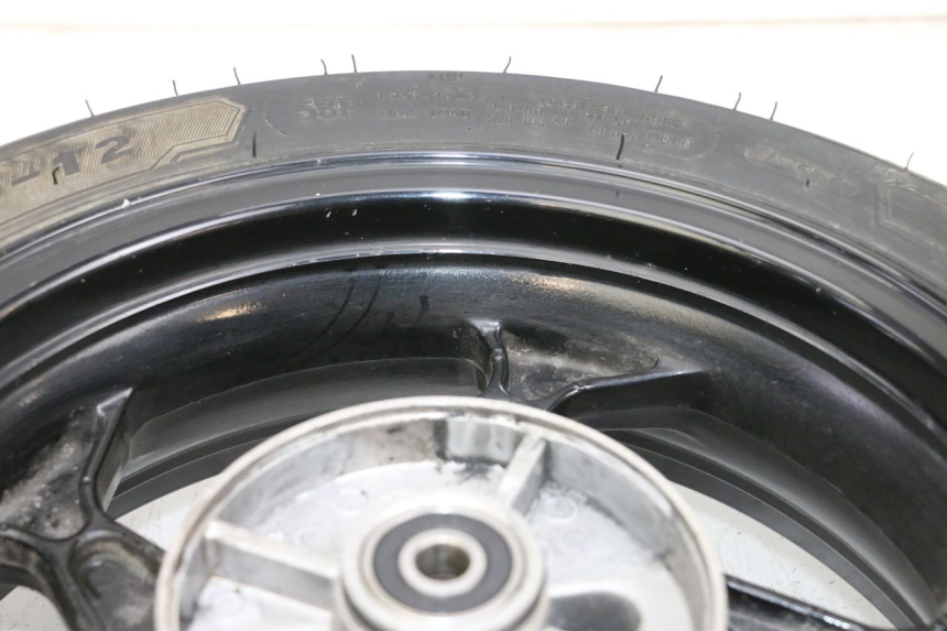 photo de HINTERRADFELGE UND REIFEN MAG POWER BOMBERS 4T 50 (2016 - 2026) - Technische Nahaufnahme