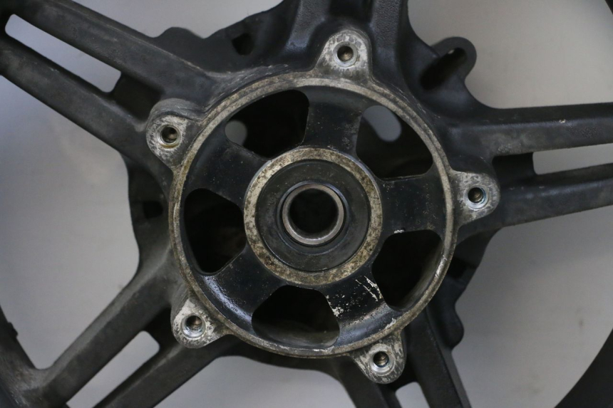 photo de HINTERRAD UND REIFEN SUZUKI BURGMAN 650 (2013 - 2020) - Hochauflösende Nahaufnahme