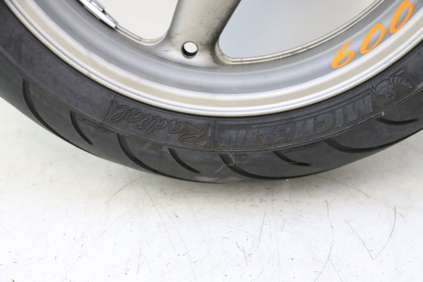 photo de HINTERRADFELGE UND REIFEN HONDA CB F HORNET 600 (2005 - 2006) - Charakteristische Merkmale