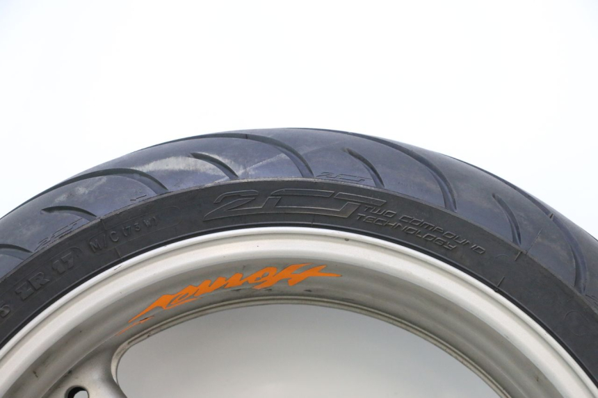 photo de HINTERRADFELGE UND REIFEN HONDA CB F HORNET 600 (2005 - 2006) - Zoom auf Komponenten