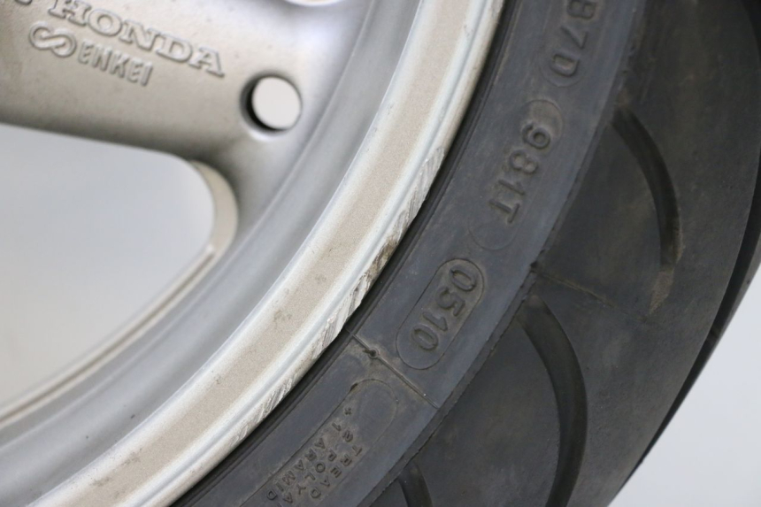 photo de HINTERRADFELGE UND REIFEN HONDA CB F HORNET 600 (2005 - 2006) - Fokus auf die Struktur