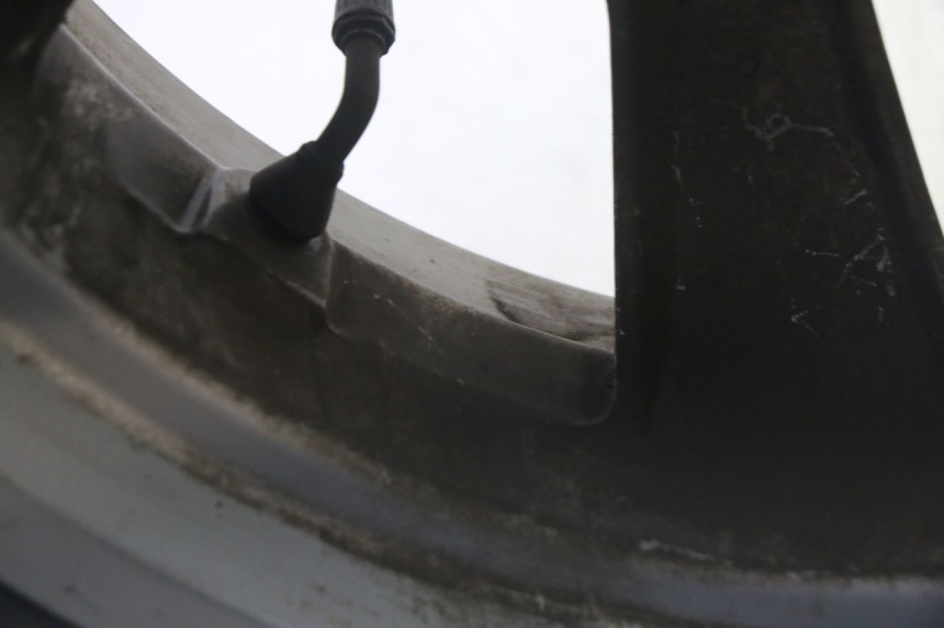 photo de HINTERRADFELGE UND REIFEN PEUGEOT CITYSTAR 50 (2013 - 2017) - Charakteristische Merkmale