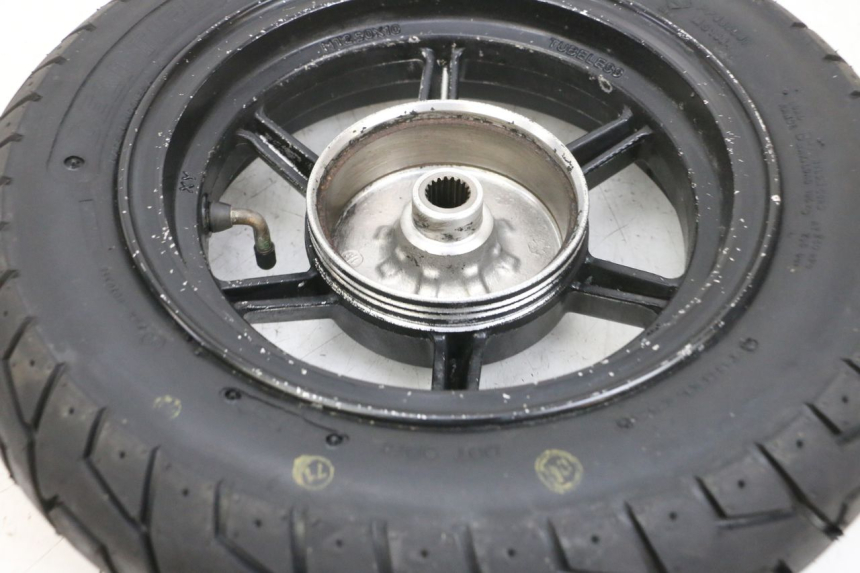 photo de HINTERRADFELGE UND REIFEN LONGJIA DIGITA 4T 50 (2019 - 2022) - Technische Nahaufnahme