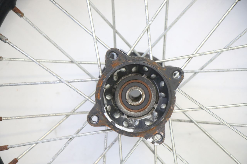 photo de HINTERRAD UND REIFEN ORION DIRT BIKE 125 - Technische Nahaufnahme