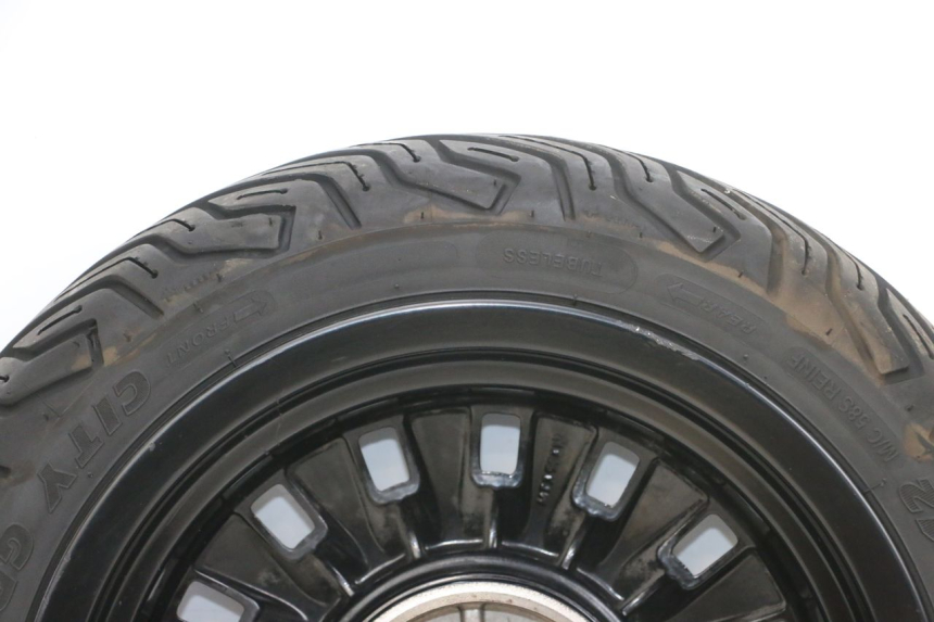 photo de HINTERRADFELGE UND REIFEN PEUGEOT DJANGO 4T 50 (2014 - 2019) - Zoom auf Komponenten