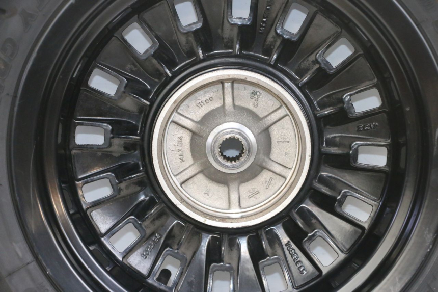 photo de HINTERRADFELGE UND REIFEN PEUGEOT DJANGO 4T 50 (2014 - 2019) - Hochauflösende Nahaufnahme