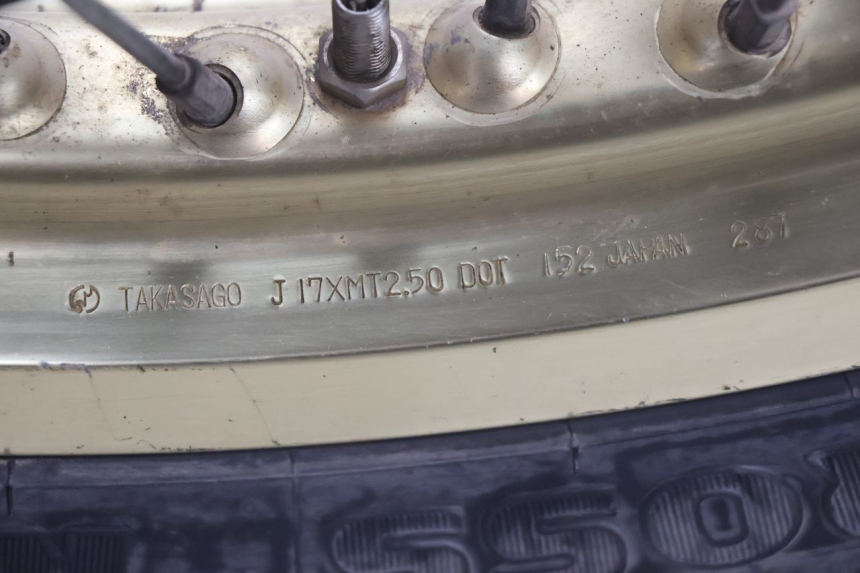 photo de HINTERRADFELGE UND REIFEN SUZUKI DR S 600 (1985 - 1989) - Fokus auf die Struktur