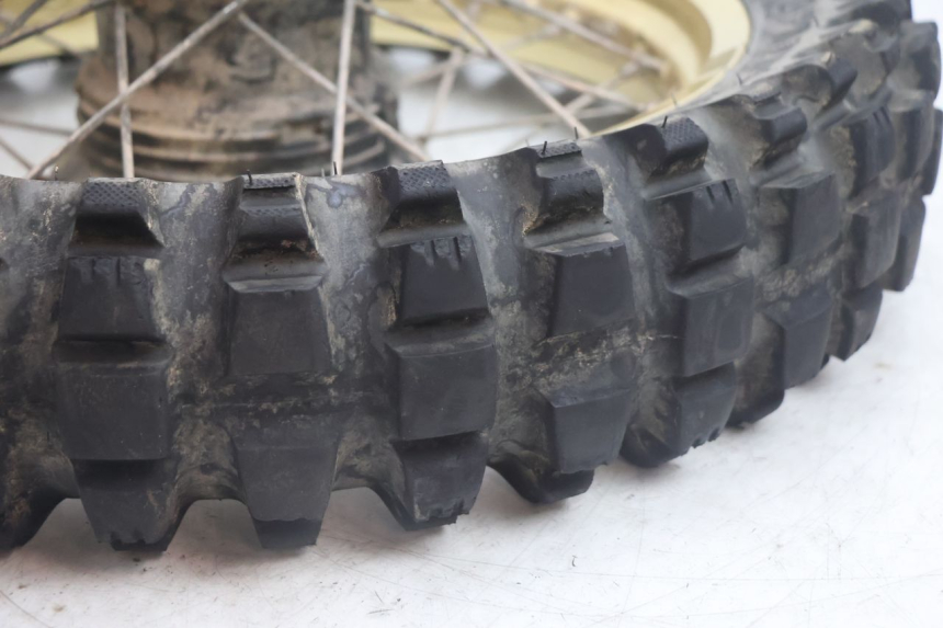 photo de HINTERRADFELGE UND REIFEN SUZUKI DR S 600 (1985 - 1989) - Alternativer Blickwinkel