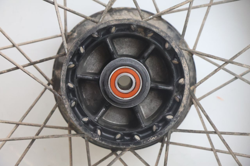 photo de HINTERRADFELGE UND REIFEN SUZUKI DR S 600 (1985 - 1989) - Alternative Perspektive